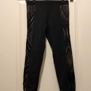 Beautiful “cut-out” design crop leggings!